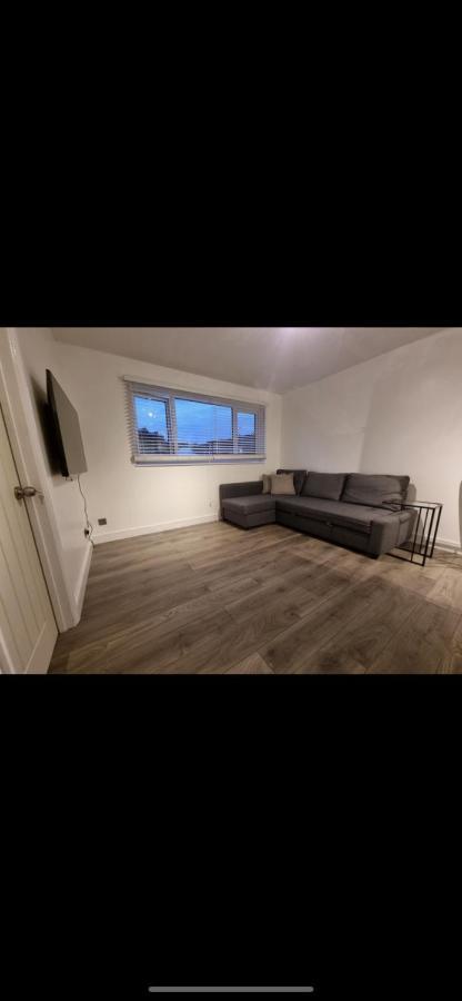 Modern 2 Bed Apartment & Free Parking Canterbury Dış mekan fotoğraf