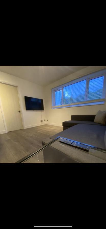 Modern 2 Bed Apartment & Free Parking Canterbury Dış mekan fotoğraf