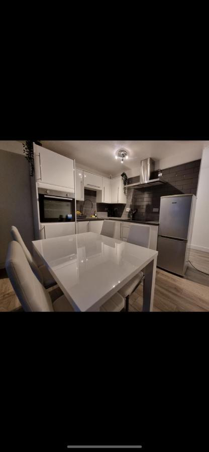 Modern 2 Bed Apartment & Free Parking Canterbury Dış mekan fotoğraf