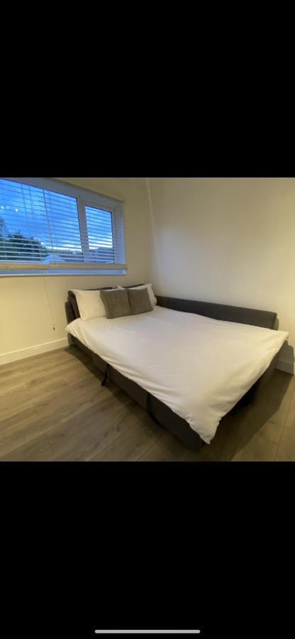 Modern 2 Bed Apartment & Free Parking Canterbury Dış mekan fotoğraf