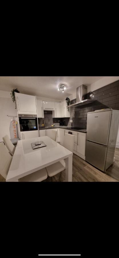 Modern 2 Bed Apartment & Free Parking Canterbury Dış mekan fotoğraf